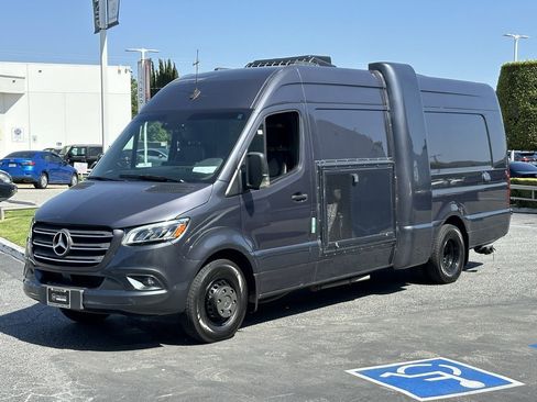 Used 2020 Mercedes-Benz Sprinter 4500 image 9
