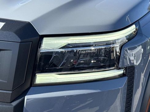 Used 2025 Nissan Frontier PRO-4X image 11