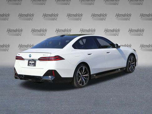 New 2026 BMW 550e xDrive image 10