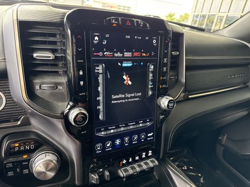 Used 2020 RAM 1500 Limited w/ Black Appearance Package AWD/4WD image 15