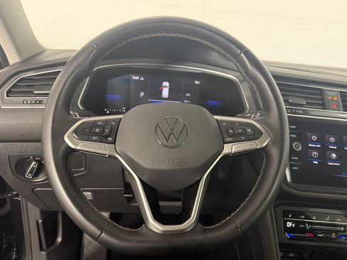 Used 2022 Volkswagen Tiguan SE AWD/4WD image 21