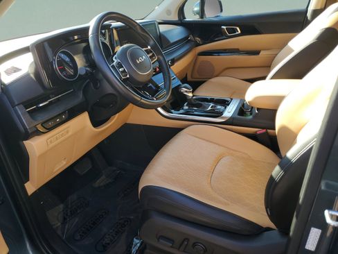 Certified 2023 Kia Carnival EX image 19