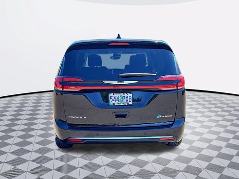 Used 2024 Chrysler Pacifica Limited FWD image 5