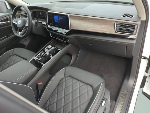 New 2026 Volkswagen Atlas SEL Premium R-Line AWD/4WD image 17