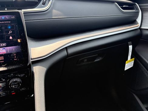 New 2025 Jeep Grand Cherokee L Limited image 27