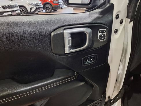 Certified 2019 Jeep Wrangler Unlimited Sahara AWD/4WD image 16