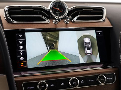 Certified 2023 Bentley Bentayga AWD/4WD image 35