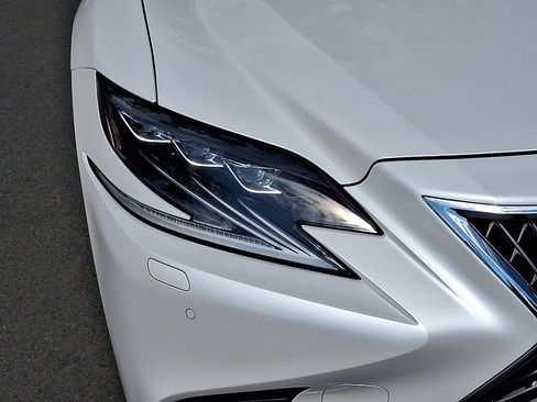 Used 2018 Lexus LS 500 AWD w/ Interior Upgrade Package image 9