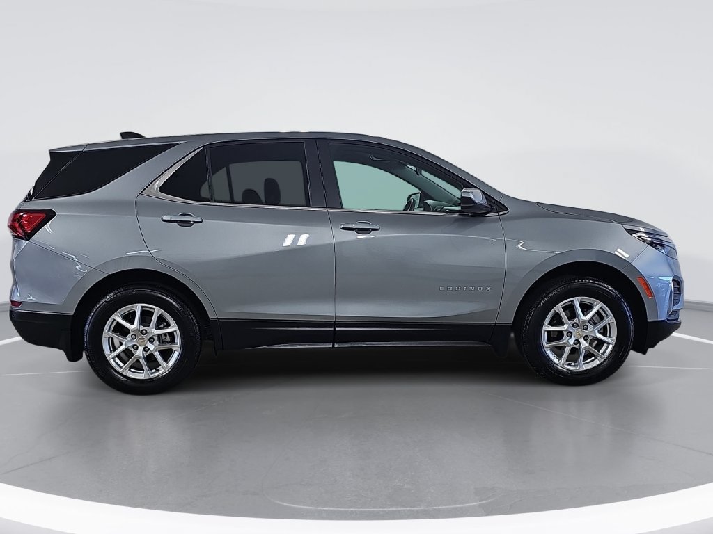 Used 2024 Chevrolet Equinox LT AWD/4WD image 2