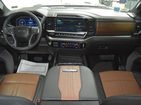 Used 2025 Chevrolet Silverado 2500 High Country w/ Technology Package AWD/4WD image 32