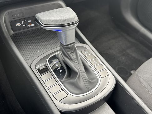 Used 2025 Hyundai Kona SE FWD image 15