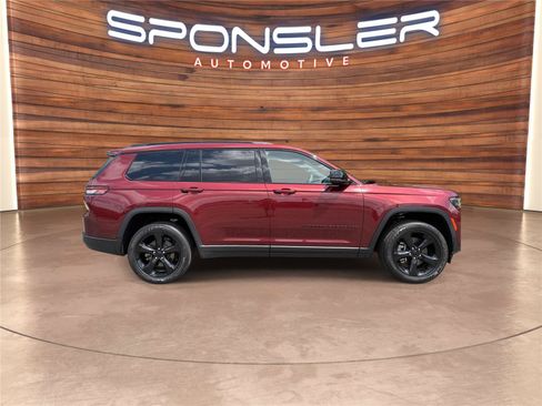 Used 2023 Jeep Grand Cherokee L Laredo AWD/4WD image 8