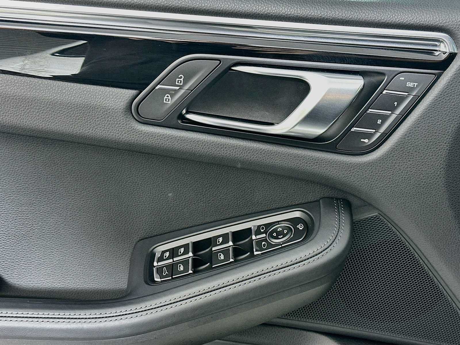 Certified 2026 Porsche Macan AWD/4WD image 11