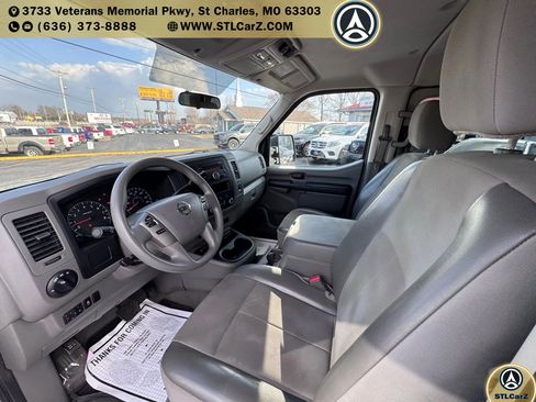 Used 2017 Nissan NV 3500 SV image 10