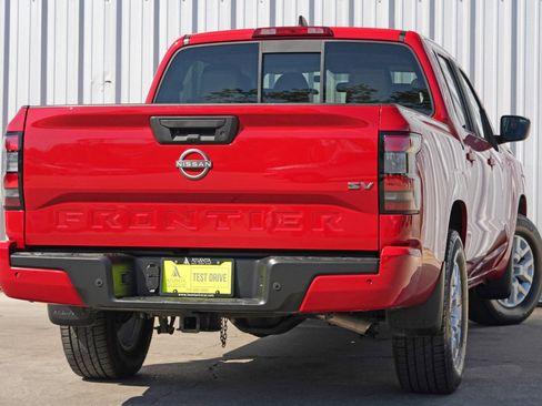 Used 2022 Nissan Frontier SV image 4