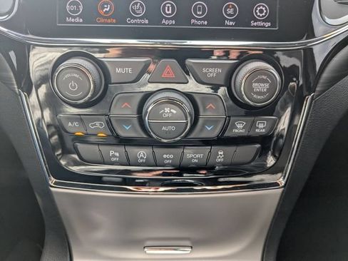 Used 2020 Jeep Grand Cherokee Altitude AWD/4WD image 3