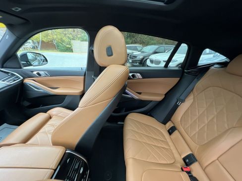 Used 2023 BMW X6 xDrive40i w/ M Sport Package image 3