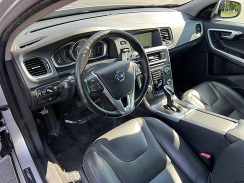 Used 2016 Volvo V60 T5 Premier w/ Convenience Package FWD image 15