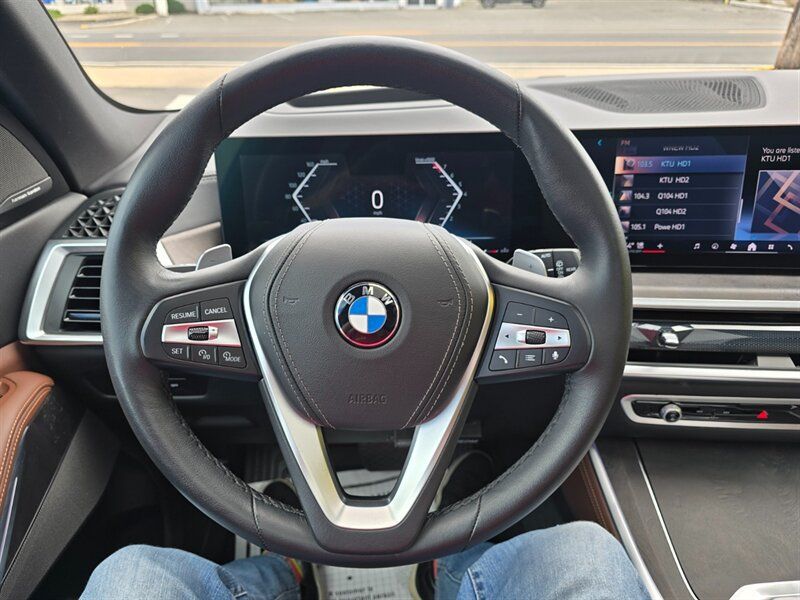 Used 2025 BMW X5 xDrive40i w/ Premium Package AWD/4WD image 6