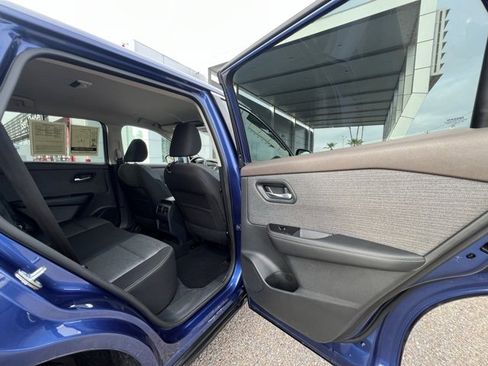 Used 2022 Nissan Rogue SV image 25