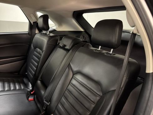Used 2018 Ford Edge SEL w/ Equipment Group 201A AWD/4WD image 21