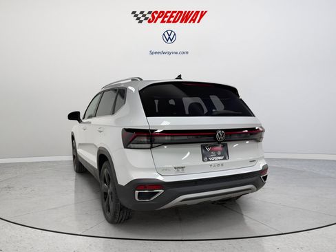 New 2026 Volkswagen Taos SEL image 5