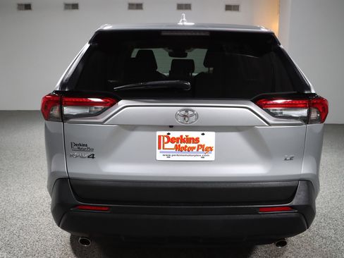 Used 2022 Toyota RAV4 LE image 8