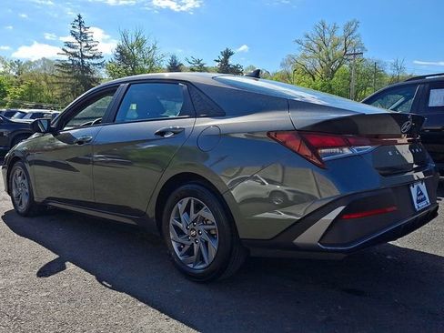 Used 2024 Hyundai Elantra SEL FWD image 4