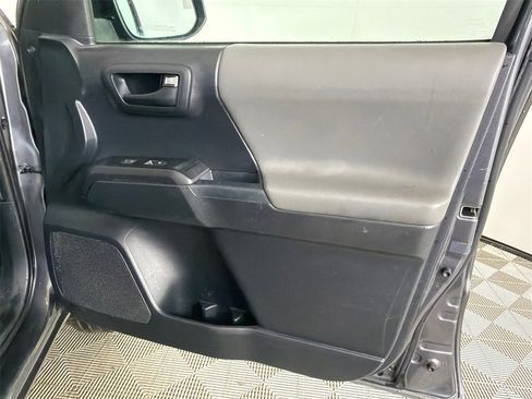 Used 2018 Toyota Tacoma SR image 14