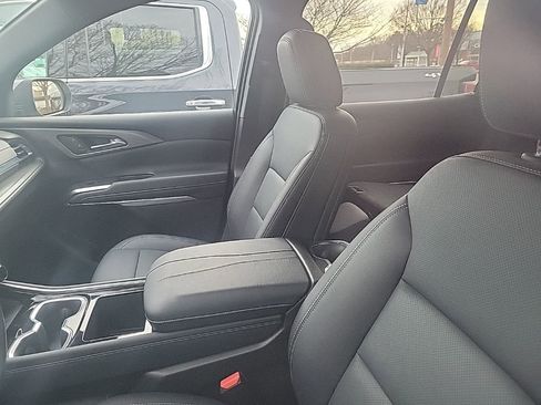 Used 2025 Chevrolet Traverse LT image 22