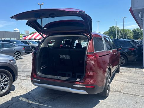Used 2022 Kia Carnival EX FWD image 19