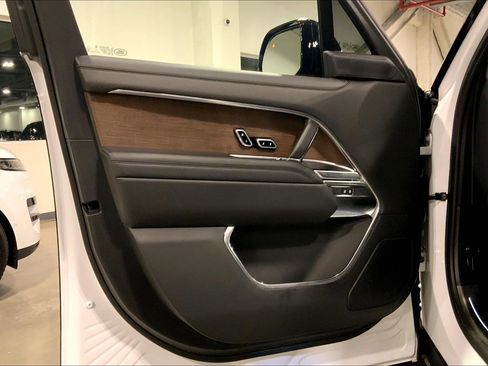 Used 2025 Land Rover Range Rover Long Wheelbase SE image 21