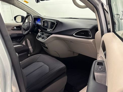 Used 2023 Chrysler Voyager LX FWD image 27