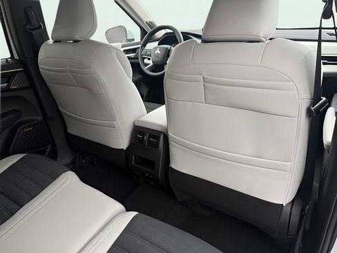 New 2026 Mitsubishi Outlander SE image 24