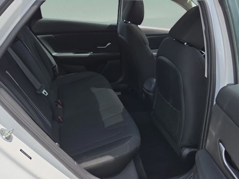 Used 2021 Hyundai Elantra SEL w/ Convenience + Premium Package image 19