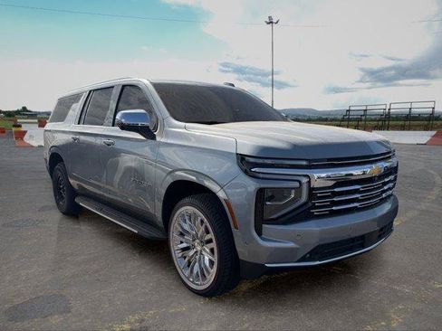 Used 2025 Chevrolet Suburban Premier w/ Sun And Tow Package AWD/4WD image 2
