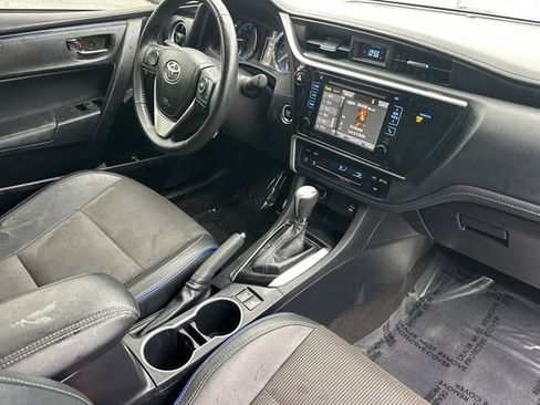 Used 2018 Toyota Corolla SE w/ SE Premium Package image 17