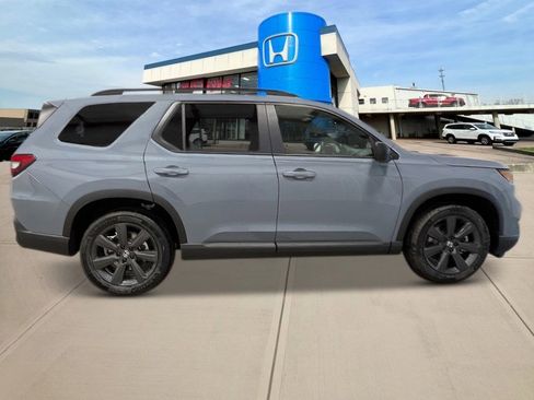 New 2025 Honda Pilot Sport image 10