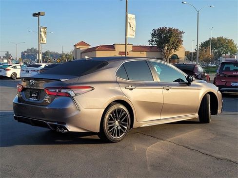 Used 2023 Toyota Camry SE image 5