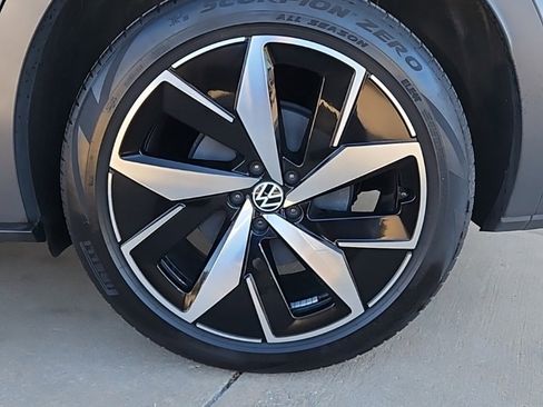 Used 2023 Volkswagen ID.4 Pro S image 9