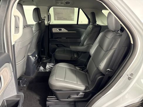 New 2026 Ford Explorer Active w/ Active Comfort Package RWD image 31