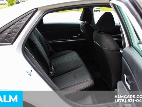 Used 2025 Hyundai Elantra SE FWD image 19