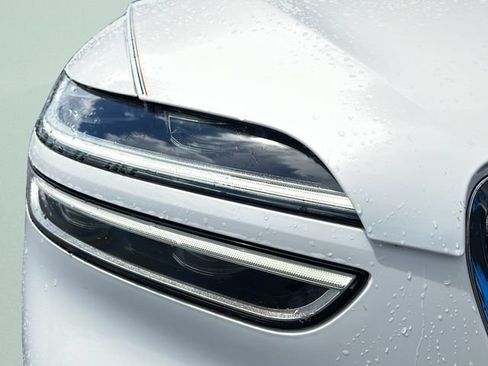 Certified 2023 Genesis GV70 2.5T w/ Select Package AWD/4WD image 9