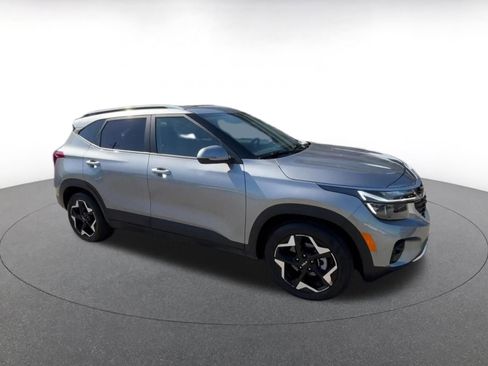 Used 2025 Kia Seltos S image 2