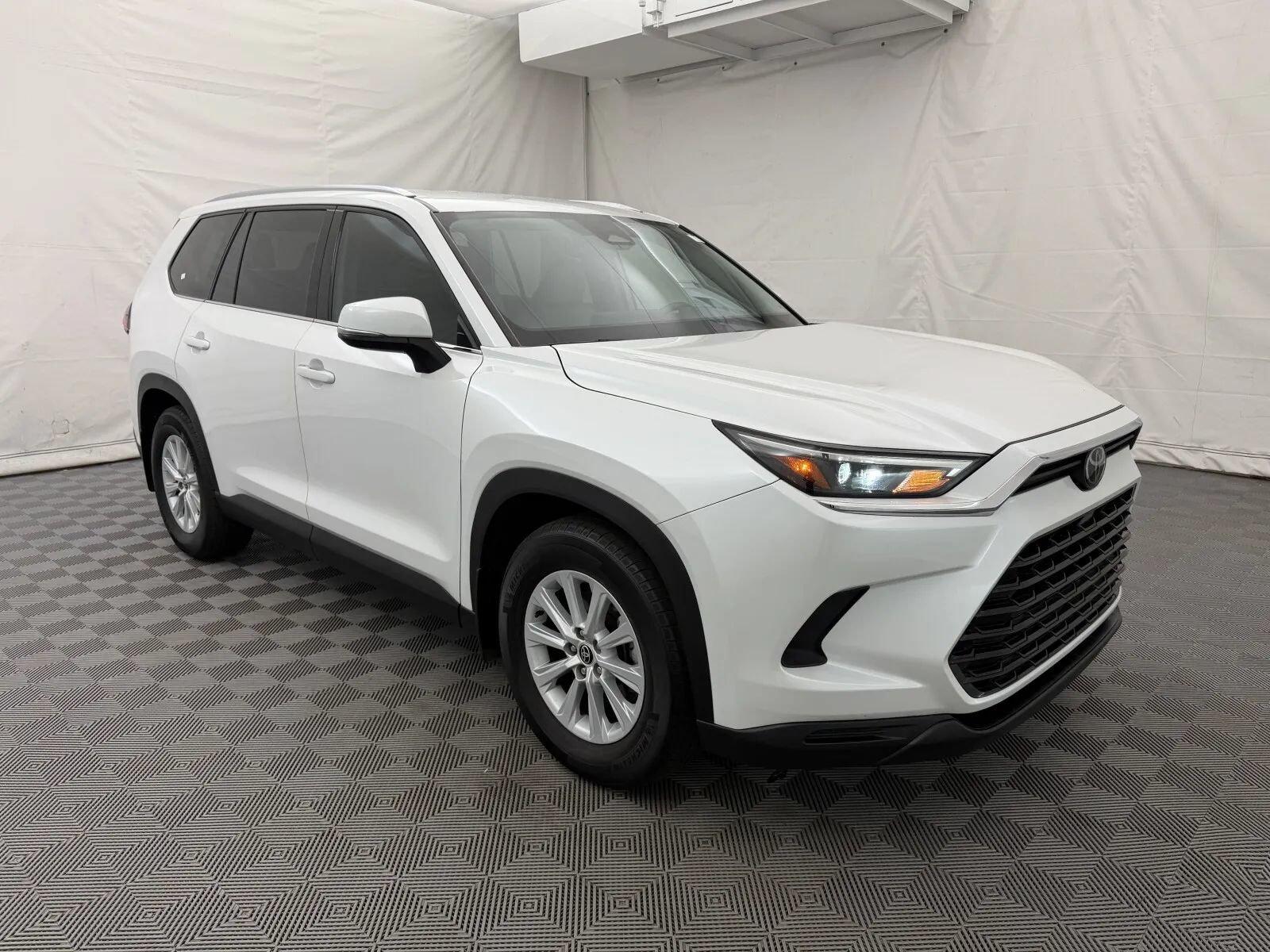 Used 2024 Toyota Grand Highlander FWD image 4