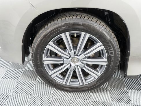 Used 2016 Lexus LX 570 4WD w/ Luxury Package image 28