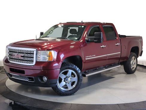 Used 2014 GMC Sierra 2500 Denali image 1