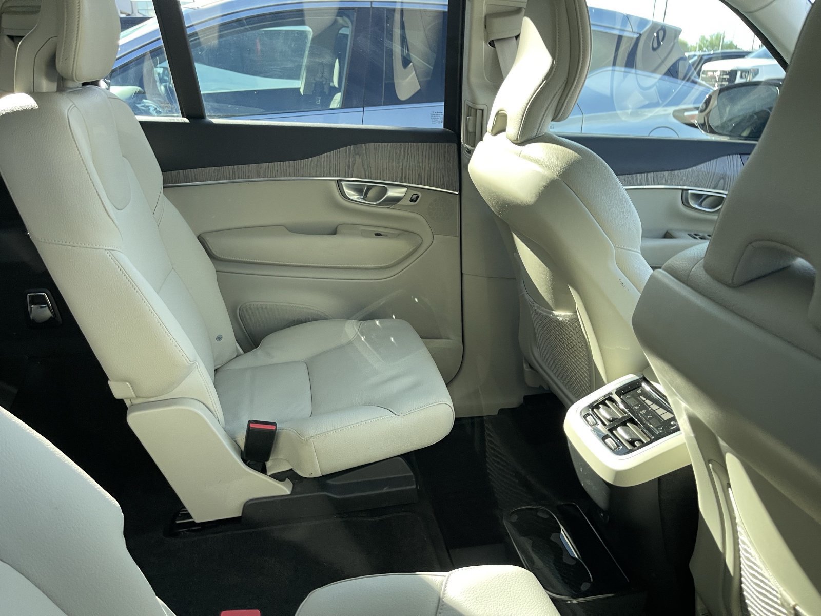 Used 2024 Volvo XC90 B6 Plus AWD/4WD image 9