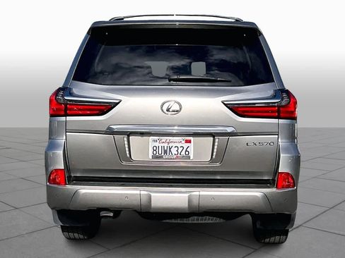 Used 2021 Lexus LX 570 4WD w/ 3rd Row & Luxury Pkg image 4