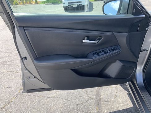 Used 2023 Nissan Sentra SV FWD image 11
